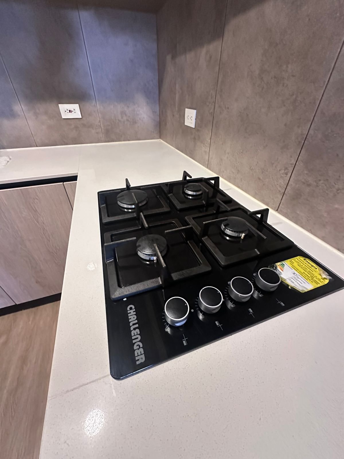 Detalle acabado baño premium